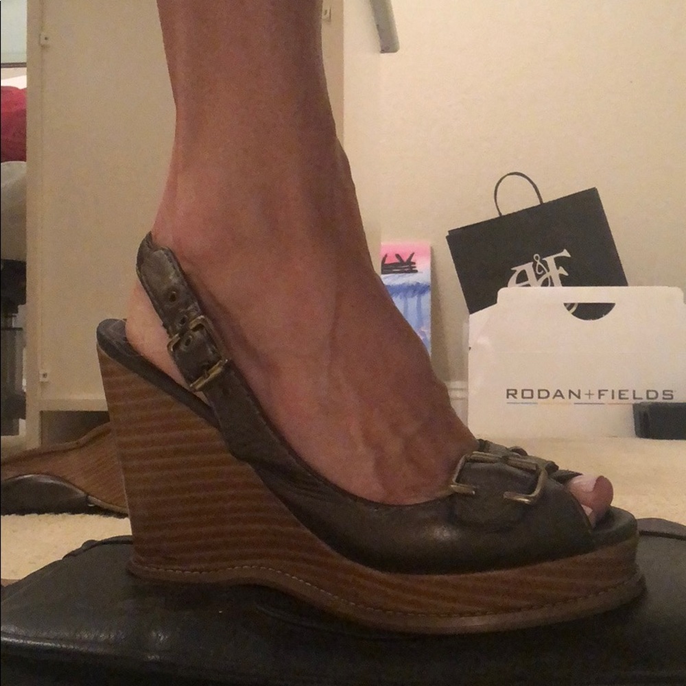 Metallic wedges